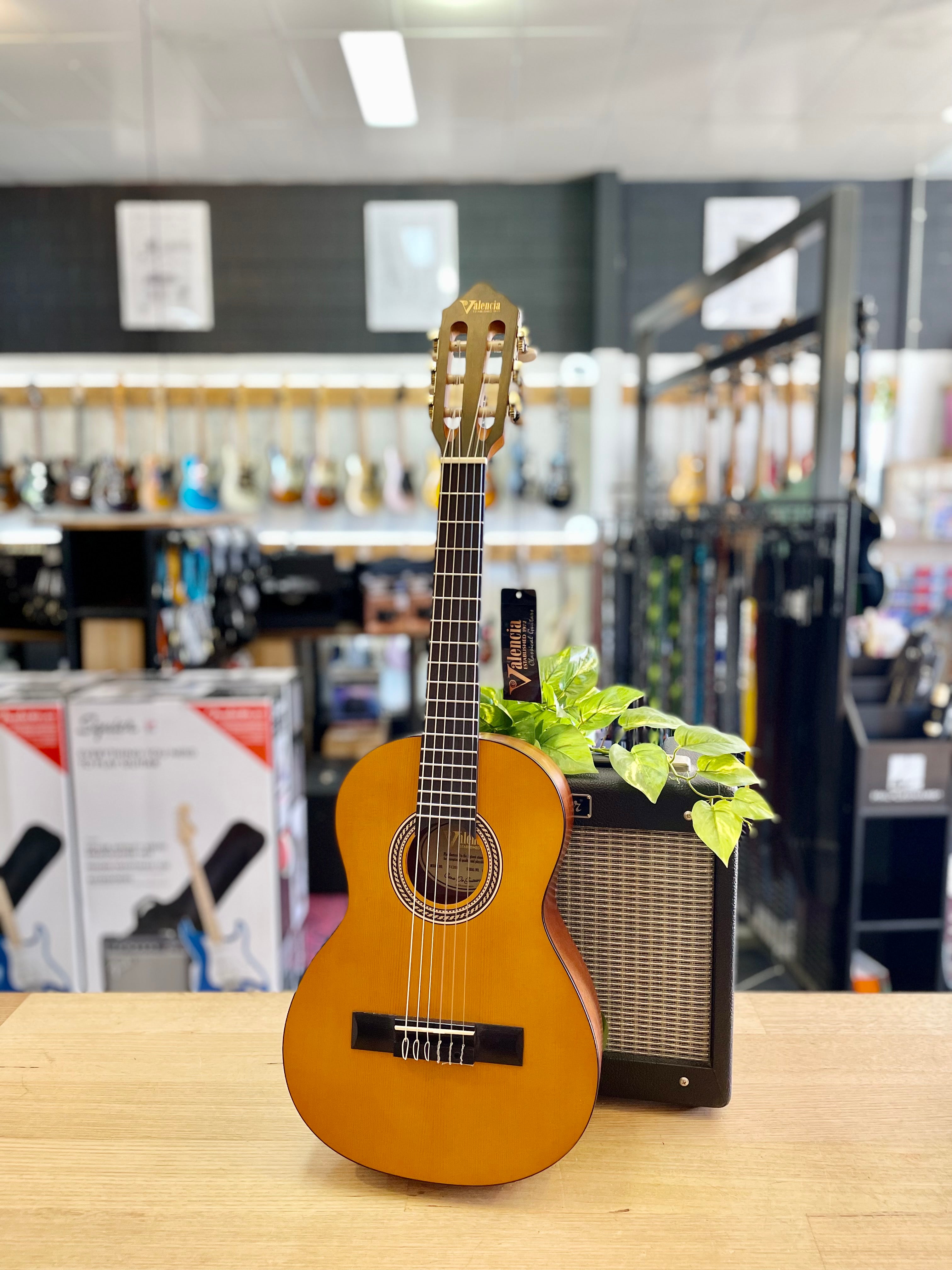 Valencia | VC201 | 1/4 Size | Student Guitar Valencia | VC201 | 1/4 Size | Student Guitar